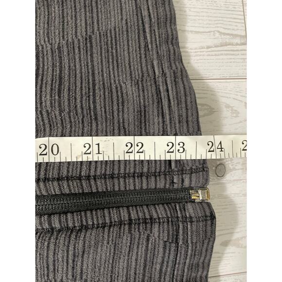 The North Face Fitted Womans Grey Zipper Sweater with Hood Size Med - Picture 2 of 7